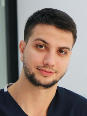 Хирург Малахов Роман Михайлович