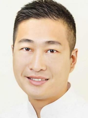 Ортодонт Ли Игорь Олегович Ортодонт Ли Игорь Олегович