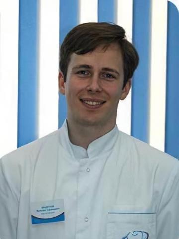 Хирург Федотов Максим Сергеевич