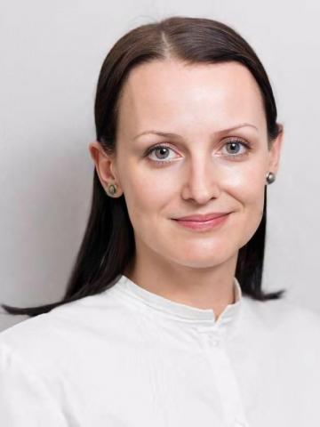 Пародонтолог Манеркина Полина Николаевна