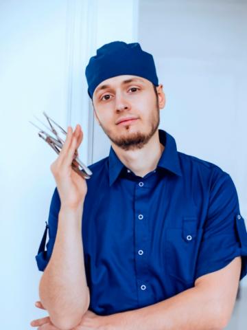 Хирург Арапиев Азамат Алиевич