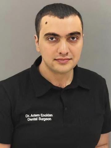 Пародонтолог Енокян Артем Дживанович