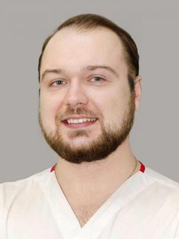 Хирург Паринов Денис Андреевич