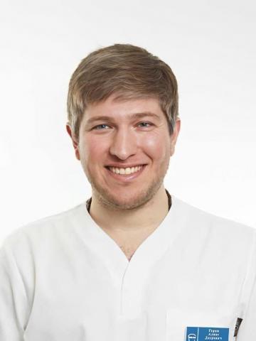 Хирург Герия Алиас Даурович