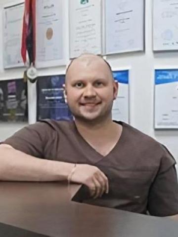 Хирург Макушкин Антон Алексеевич Хирург Макушкин Антон Алексеевич