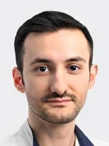 Хирург Бозо Илья Ядигерович