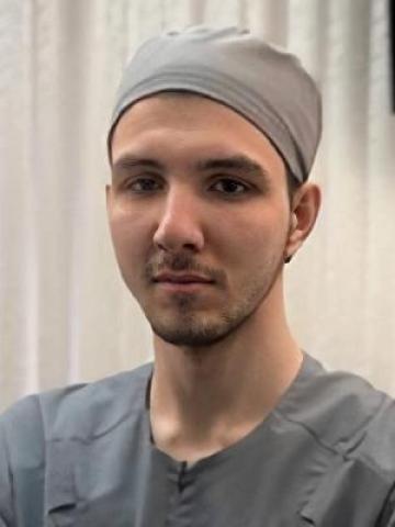 Хирург Тинамагомедов Руслан Магомедович