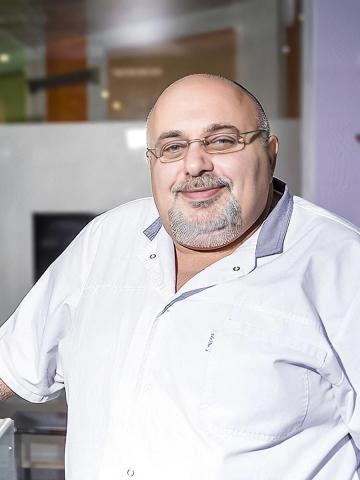 Имплантолог Бадалян Эдвард Хачатурович