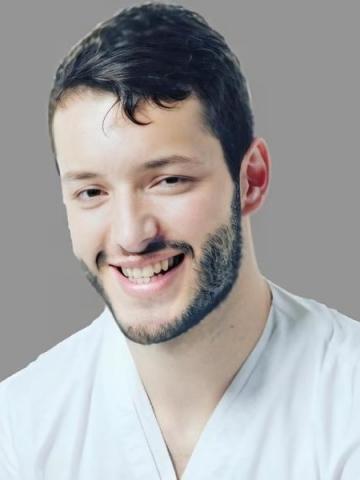 Хирург Кулаев Артур Константинович