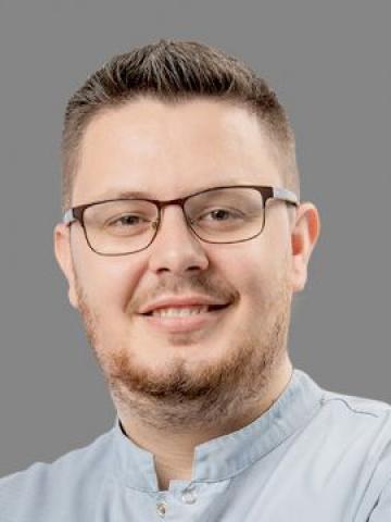 Ортопед Ллака Эрнест 