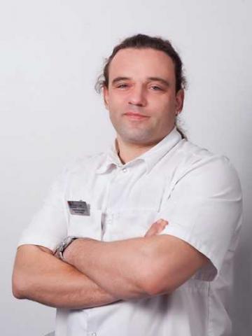 Хирург Антон Фомин Хирург Антон Фомин